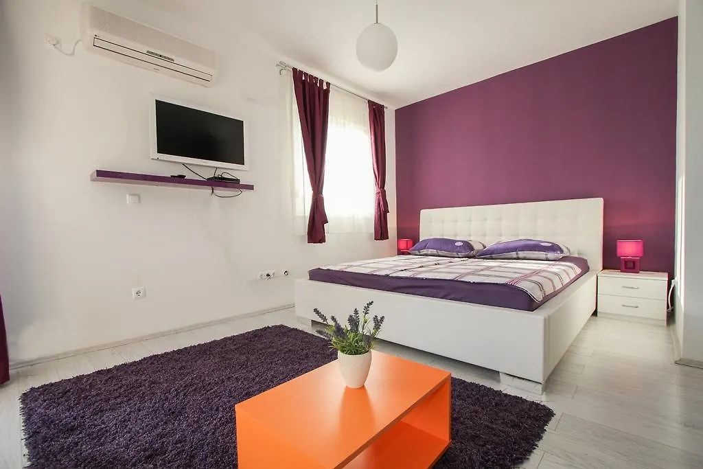 Apartment Gloria 特罗吉尔