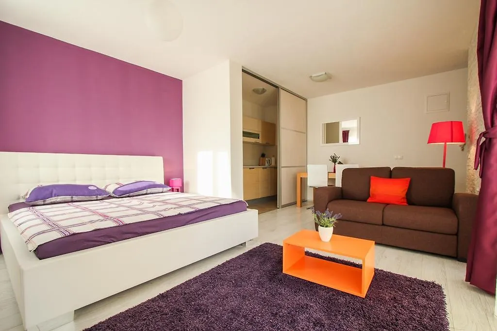Apartment Gloria 特罗吉尔